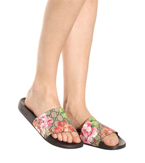 gucci gg blooms supreme slide sandals women stores|scialle gucci blooms.